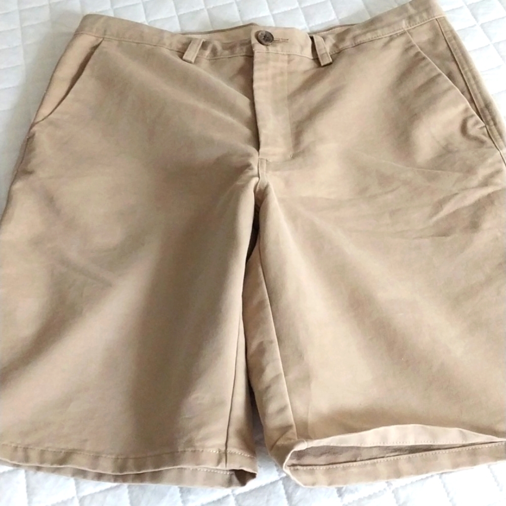 Men's Khaki HAGGAR Brand Shorts Size 32